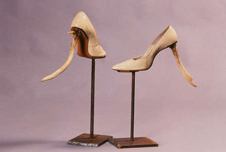 Size 4 (Genuine Lizard)
shoes, horn, steel
dimensions variable